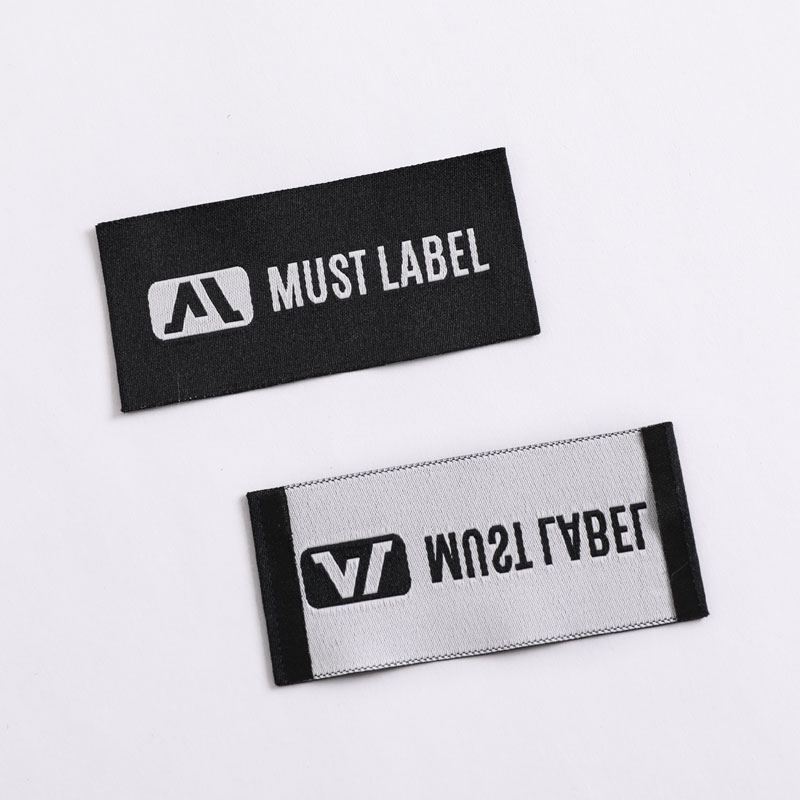 Mas mahusay ba ang mga pinagtagpi na label kaysa sa mga nakalimbag na label?